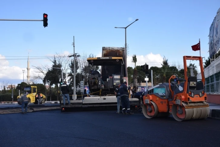 Cemil Çöllü Kavşağı 1 günde yenilenerek, trafiğe açıldı
