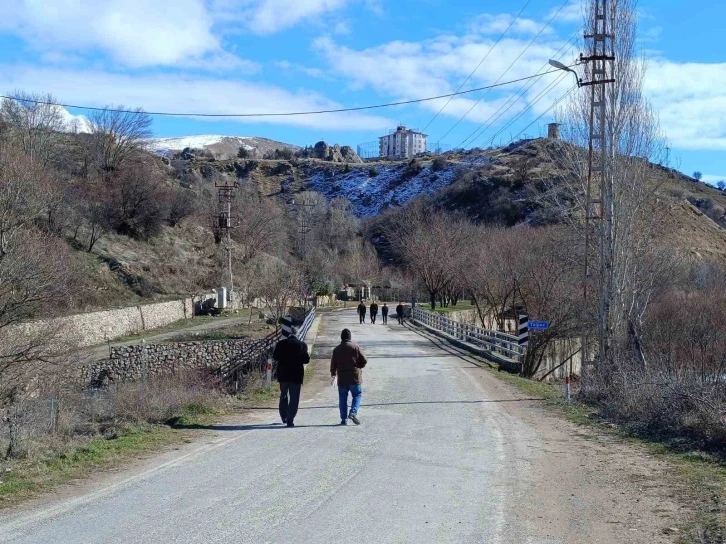 Çemişgezek ilçesinde kar mutluluğu kısa sürdü
