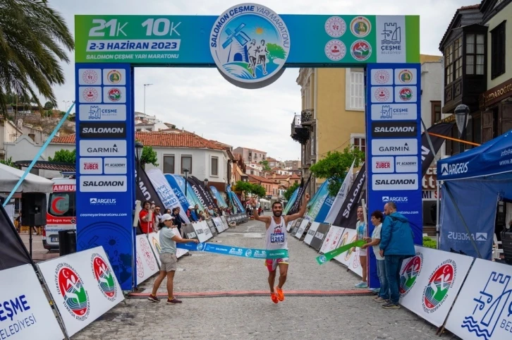 Çeşme’de ilk kez düzenlenen Salomon Çeşme Yarı Maratonu’nda kazananlar belli oldu
