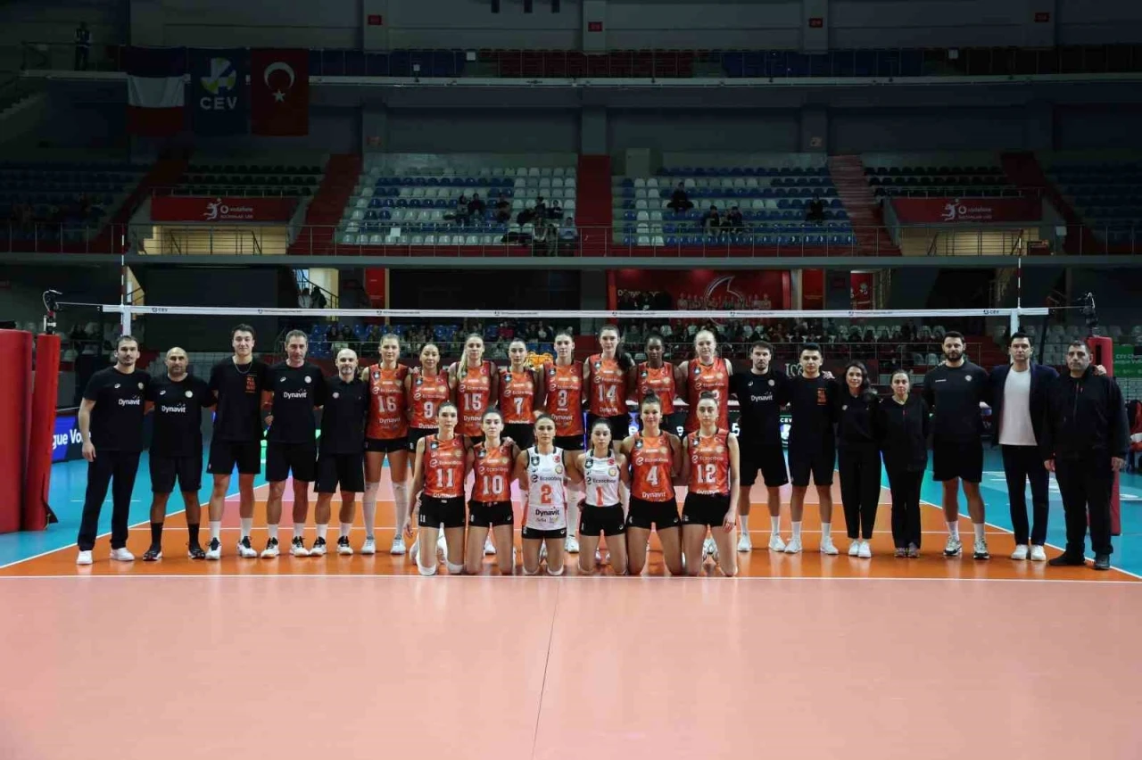 CEV Şampiyonlar Ligi: Eczacıbaşı Dynavit: 3 - Levallois Paris SC: 0
