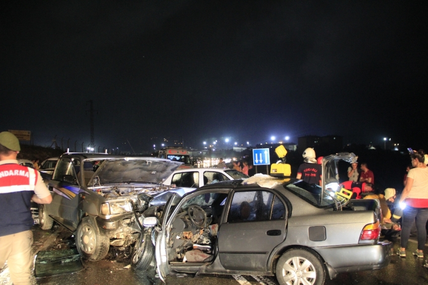 Zincirleme kazalar peş peşe geldi: 3 ölü, 13 yaralı