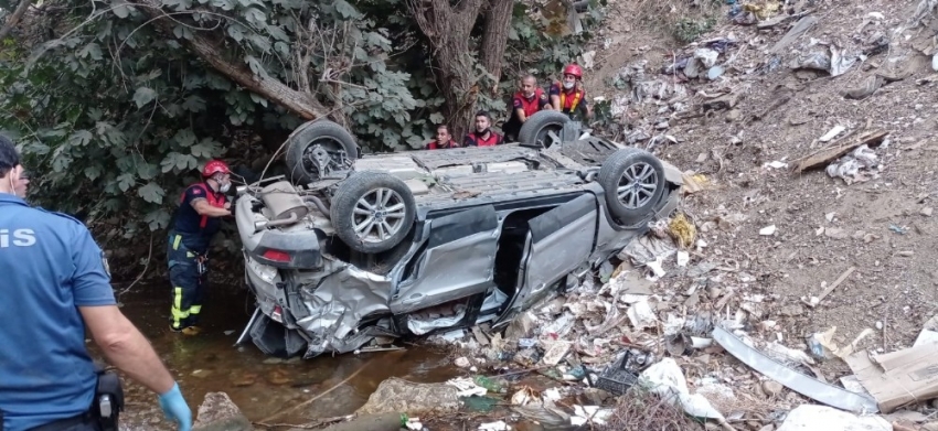 Otomobil dereye uçtu, anne ve kızı hayatını kaybetti