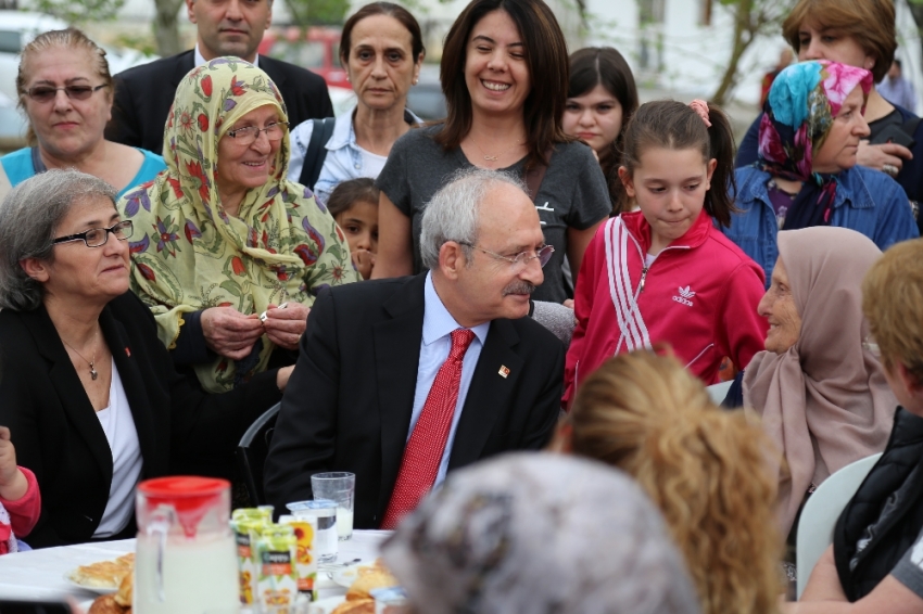 Kılıçdaroğlu kadınlarla sohbet etti