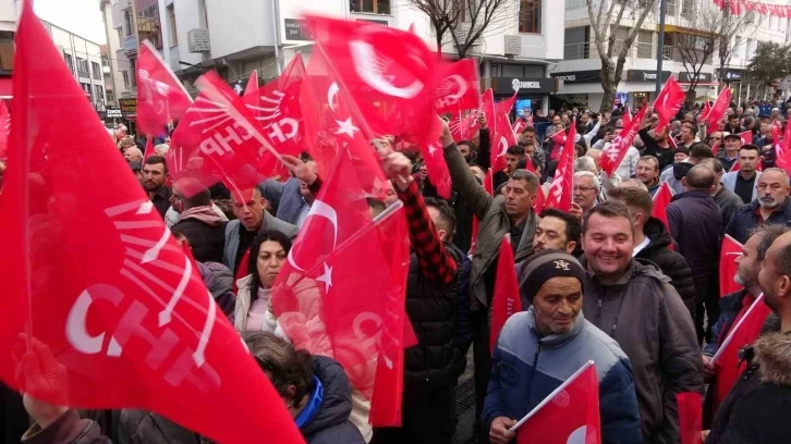 CHP Genel Başkanı Özel, Uşak adayları için destek istedi
