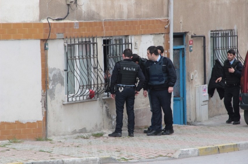 İstanbul’da cinnet getiren koca korku saçtı !