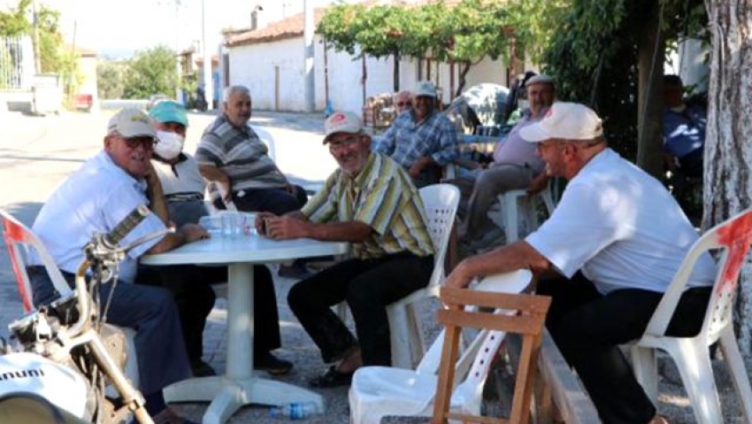 Köydeki çıplaklar kampına muhtar netlik kazandırdı