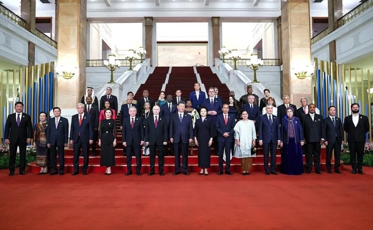 Çin Devlet Başkanı Xi, Rusya Devlet Başkanı Putin’i kapıda karşıladı
