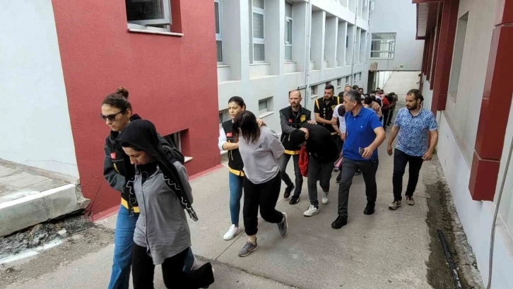 Çıplak fotoğraf şantajı ve ürün satma vaadiyle dolandırıcılığa 18 tutuklama
