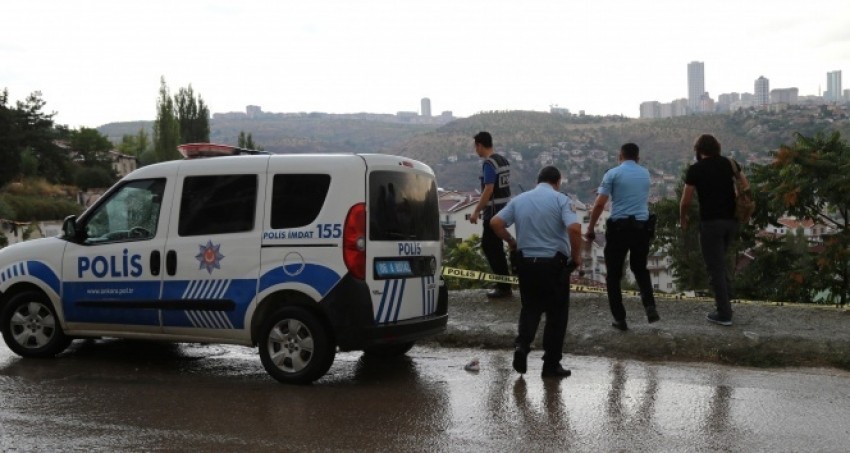 Çocuk evine el bombası götürdü