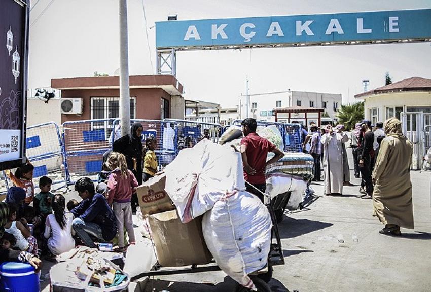 PYD Tel Abyad'a geçişi engelliyor