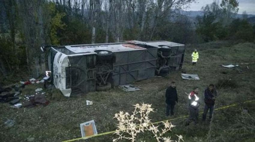 Çorum'da otobüs devrildi