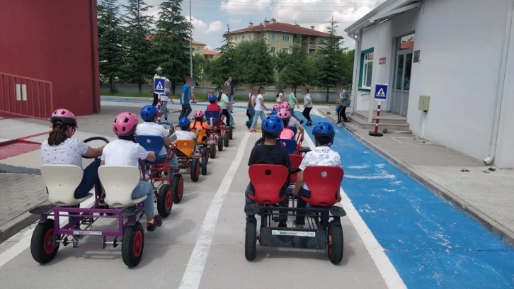 Çocuklara akülü ve aküsüz araçlar ile trafik eğitimi
