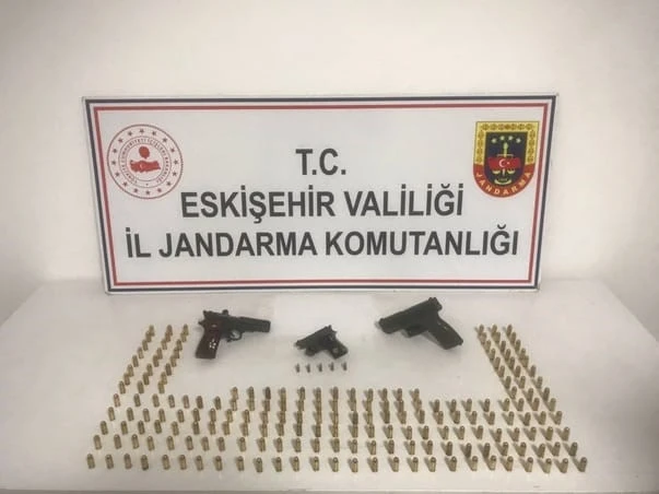 Çok sayıda silah ve mermi jandarma ekiplerince ele geçirildi
