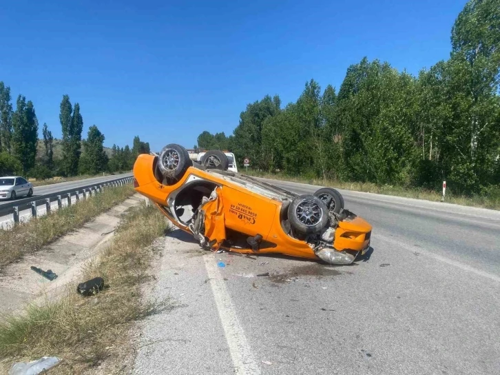 Çorum’da taksi takla attı: 4 yaralı
