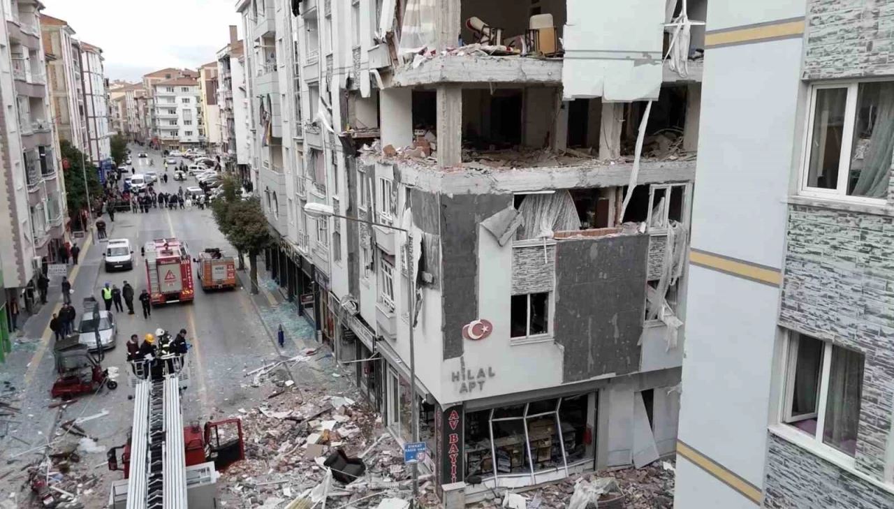 Çorum’daki doğalgaz patlamasının yaşandığı bina havadan görüntülendi
