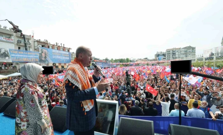 Cumhurbaşkanı Erdoğan: &quot;Oyumuzu ya eser siyasetinden ya da yıkım siyasetinden yana kullanacağız&quot;
