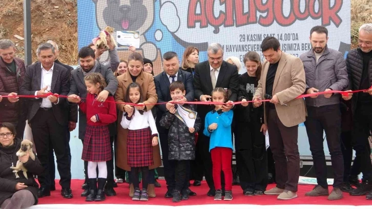 Uşak Hayvan Barınağı yeni yüzüyle açıldı