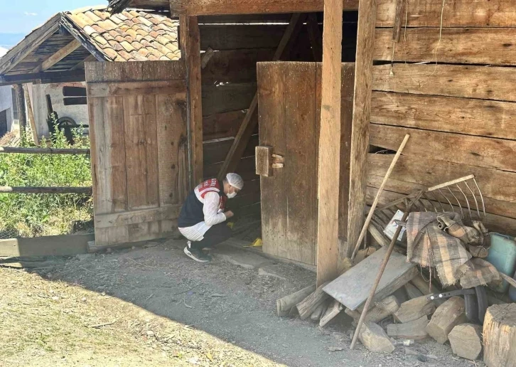 Çuvala konularak dere yatağına sürüklenmiş halde ceset bulundu
