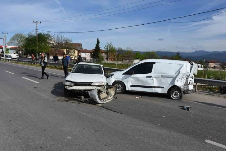 D-100 karayolunda zincirleme kaza: 4 yaralı
