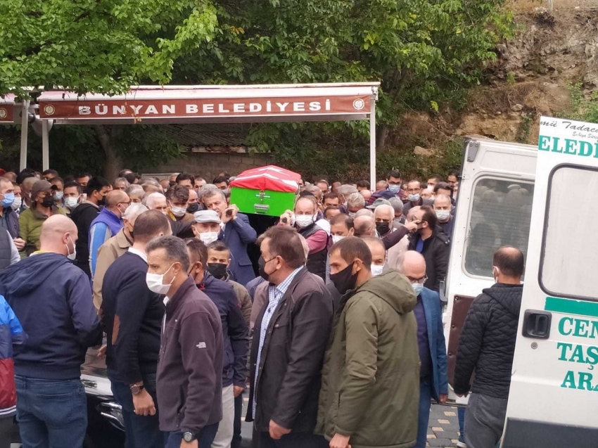 Derste fenalaşarak hayatını kaybeden öğretmen toprağa verildi