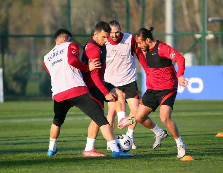 A Milli Futbol Takımı, Letonya maçı hazırlıklarına başladı