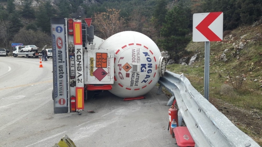 LPG tankeri yan yattı