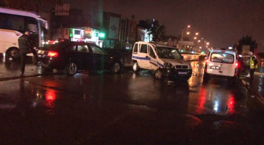 İzmir’de trafik kazası: 2’si polis 3 yaralı