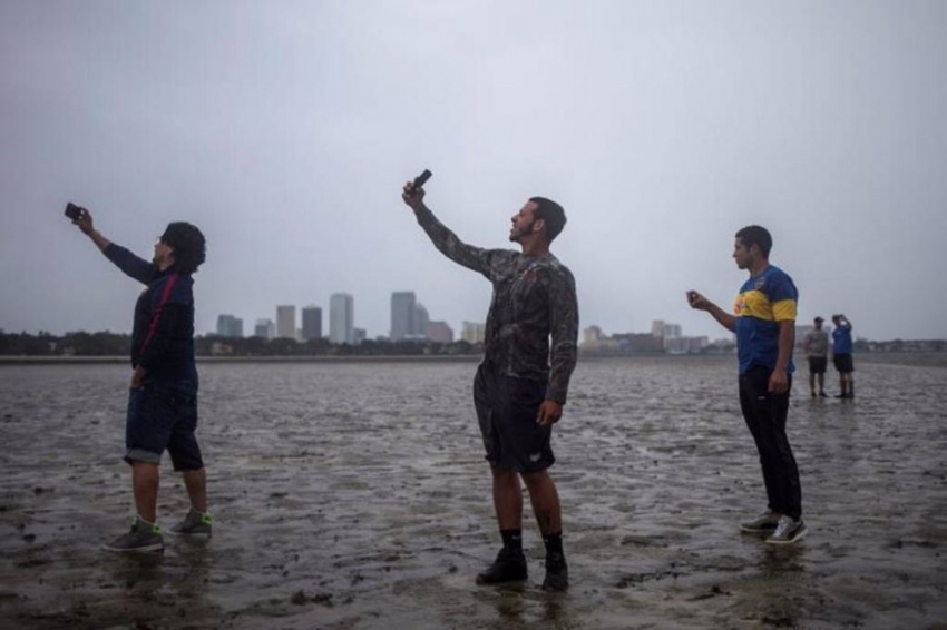 Florida’da kasırga selfiesi