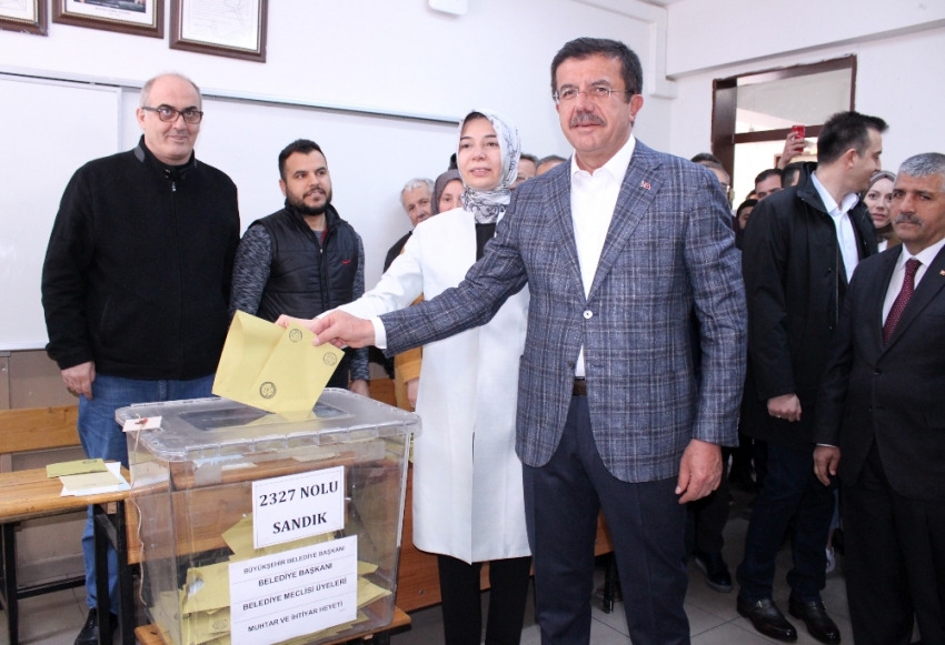 Zeybekci: "İzmir kazansın diye yola çıktık"