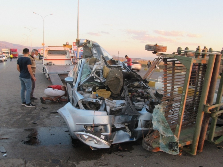 Zincirleme trafik kazasında ortalık savaş alanına döndü