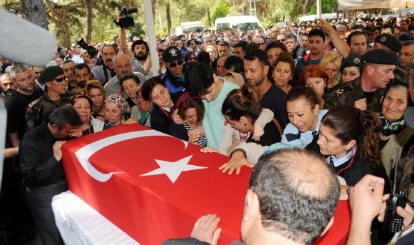 Şehit özel harekat polisi gözyaşlarıyla uğurlandı