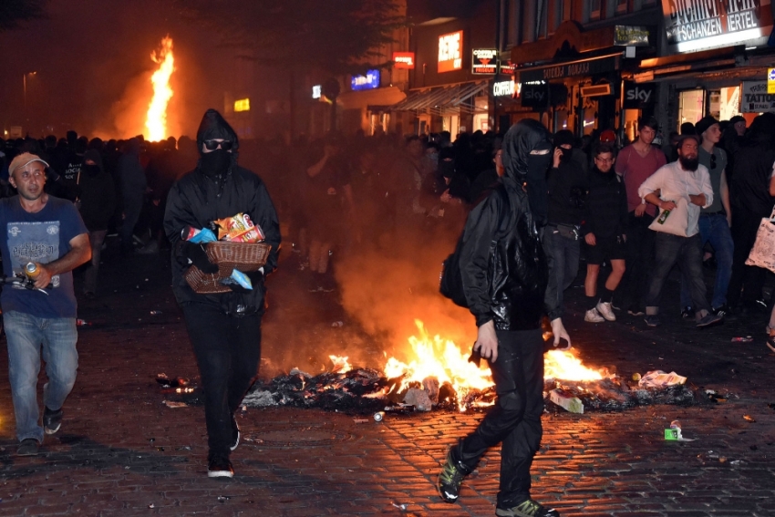 Hamburg’da caddeler savaş alanı