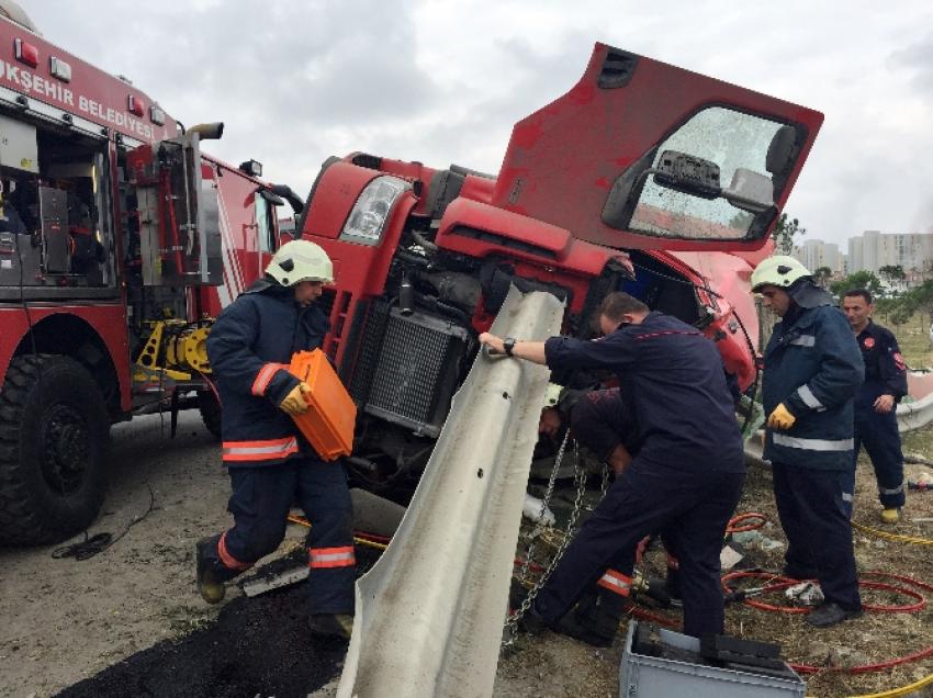 TEM’de TIR devrildi, trafik çileye döndü