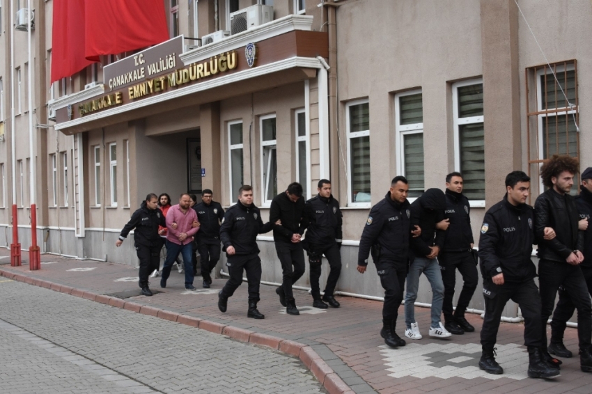 Çanakkale’de silahlı çete çökertildi