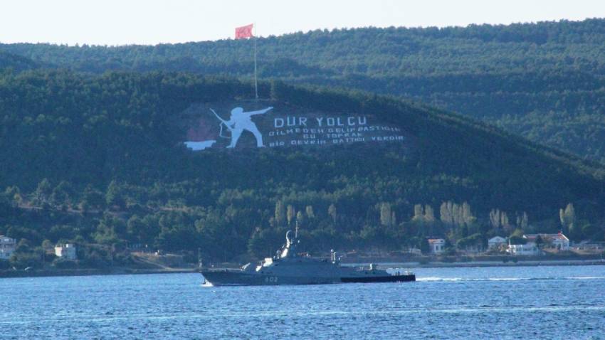 Rus savaş gemisi Çanakkale Boğazı’ndan geçti