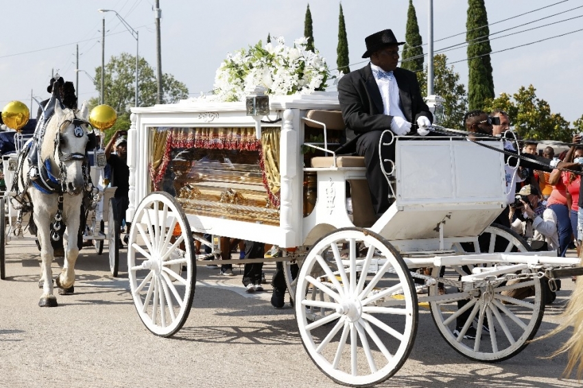 George Floyd, Houston’da son yolculuğuna uğurlandı