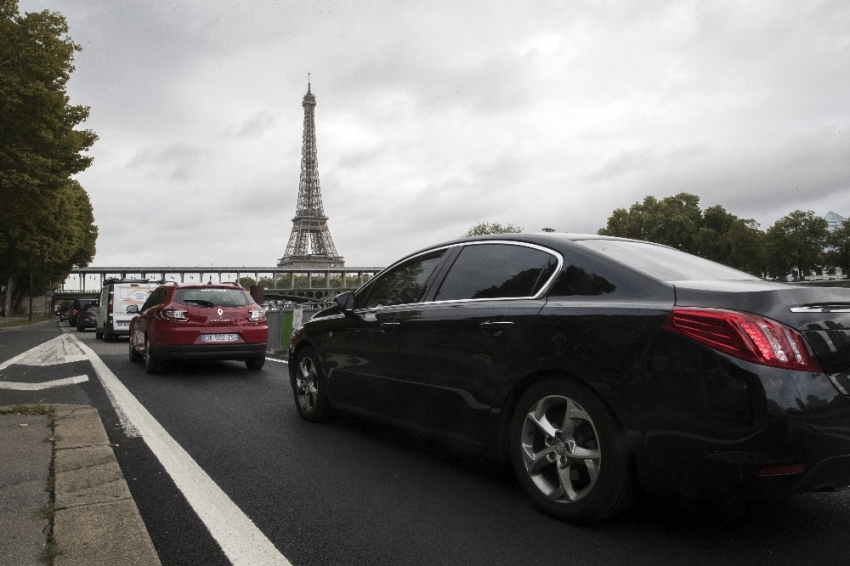 Paris Belediyesi araba kullanımını yasakladı