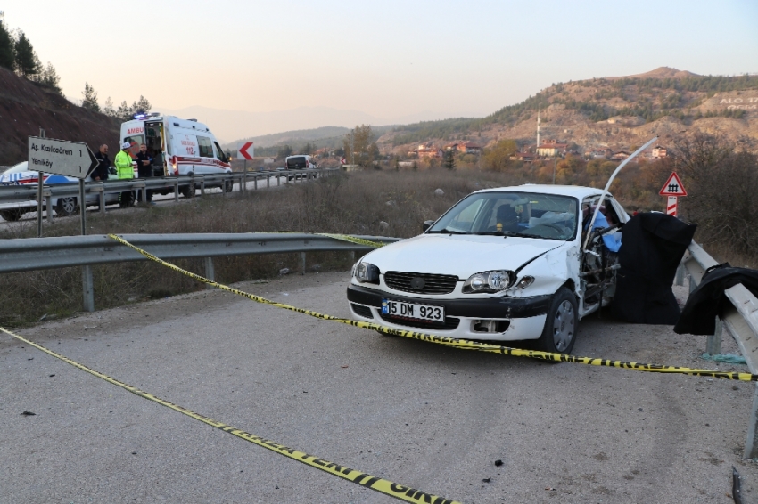 Kızlarını görmeye gelen aile kazada yok oldu