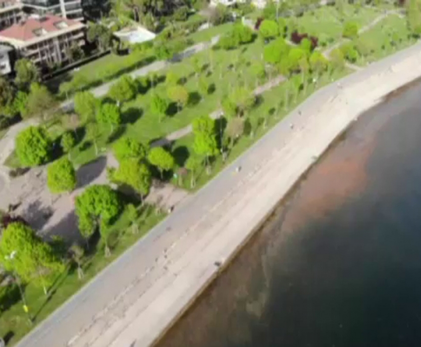 Kadıköy’de turuncuya bürünen deniz havadan görüntülendi