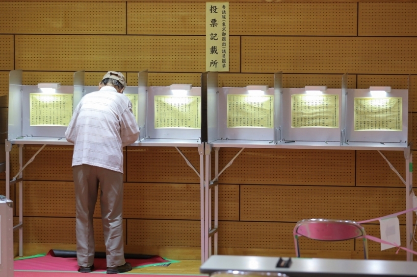 Japonya’da seçimlere katılım yüzde 50’nin altında kaldı