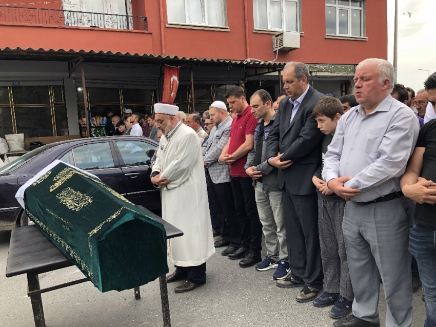 İstinat duvarının altında can veren Fatih Göztepe toprağa verildi