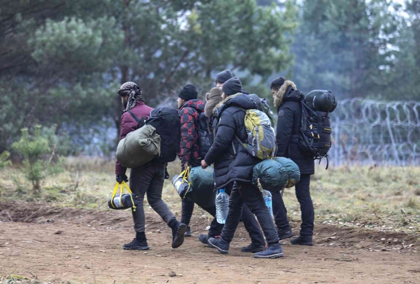 Belarus’un Polonya sınırındaki göçmenler kampı boşalttı