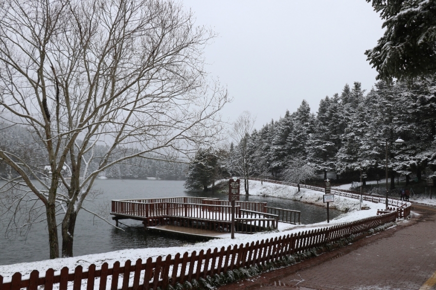 Gölcük Tabiat Parkı beyaz örtüyle kaplandı