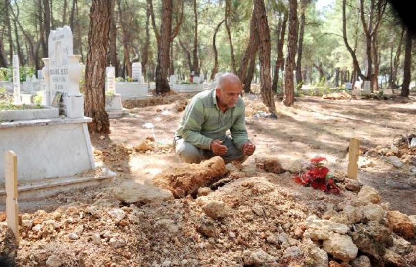 'Oğlumun mezarı kurşunlandı' 