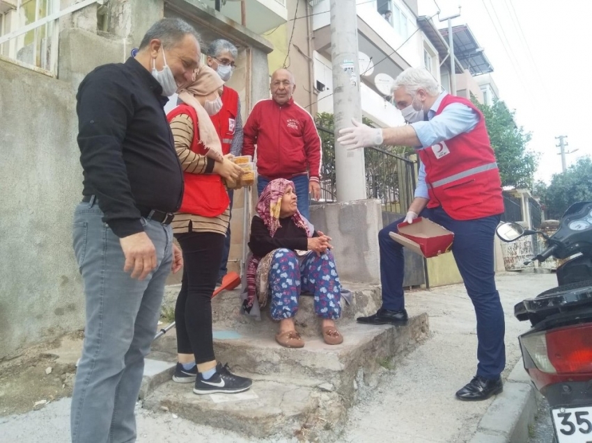 Kızılay, Roman vatandaşlara iftar yemeği dağıttı