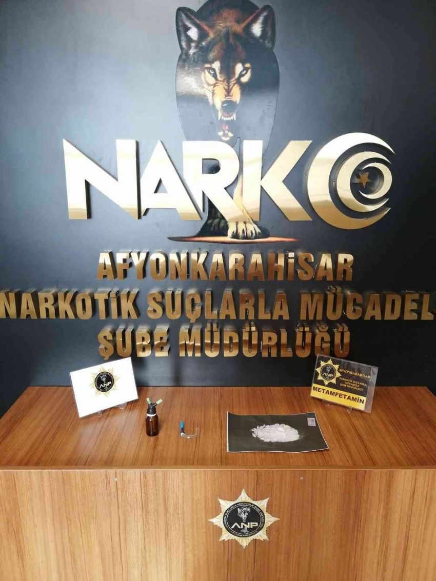 Makine parçasına zulalanan uyuşturucuyu narkotik köpeği buldu