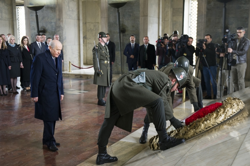 Bahçeli, MYK ve MDK üyeleri ile Anıtkabir’de