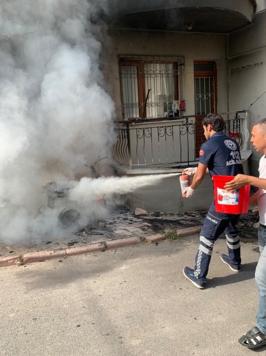 Şarj sırasında alev aldı, ilk müdahaleyi sağlık çalışanları yaptı