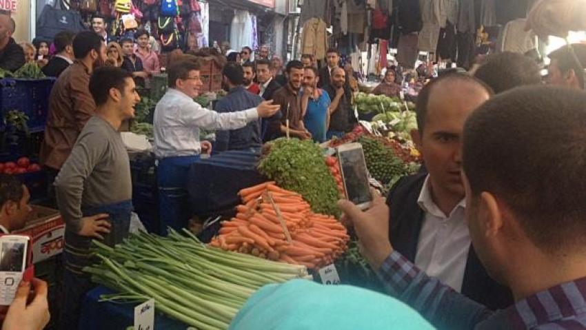 Davutoğlu önce öğrenci oldu, sonra pazarcı...