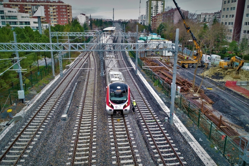 Marmaray ilk kez banliyö hattına çıktı